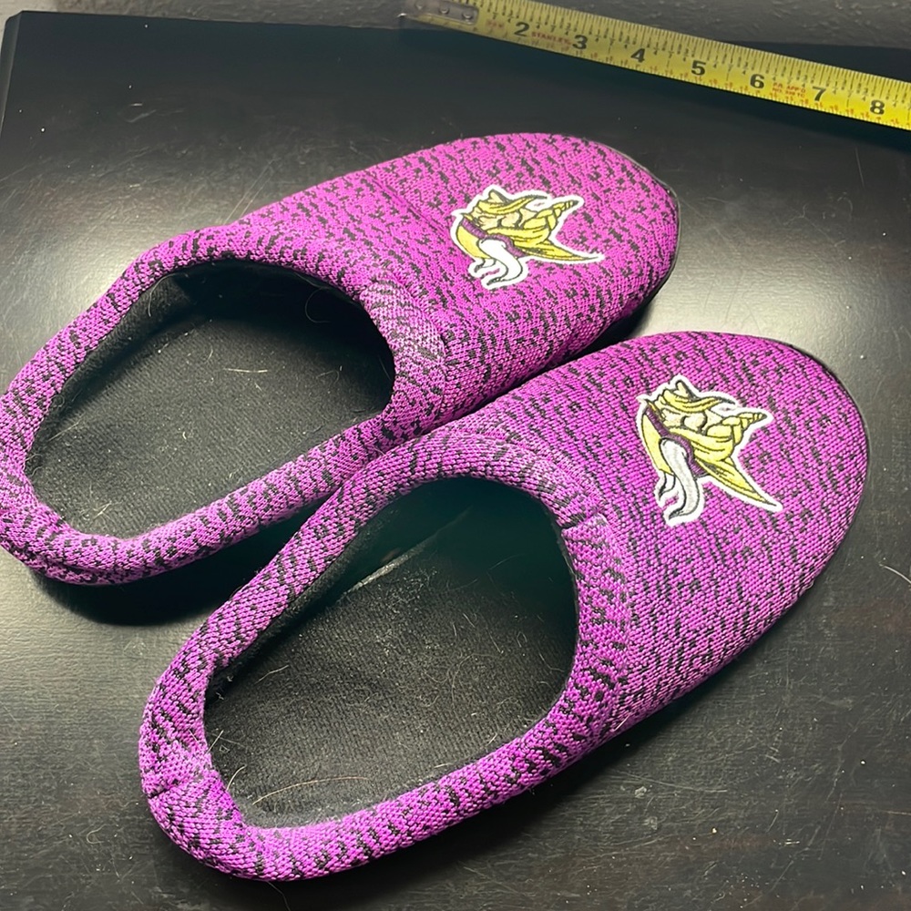 Vikings slippers - new